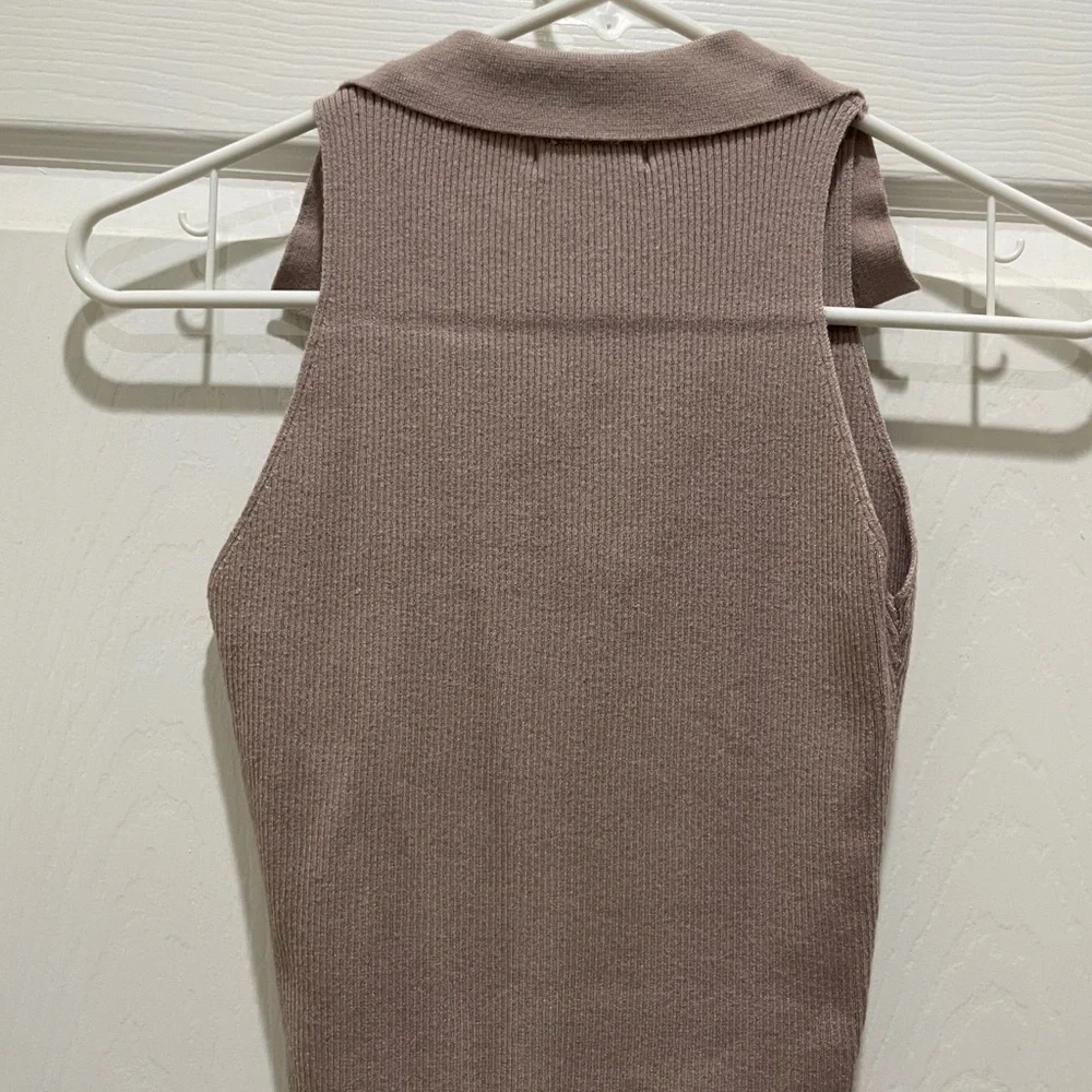 Cropped Ribbed Tank - Picture 2 of 3